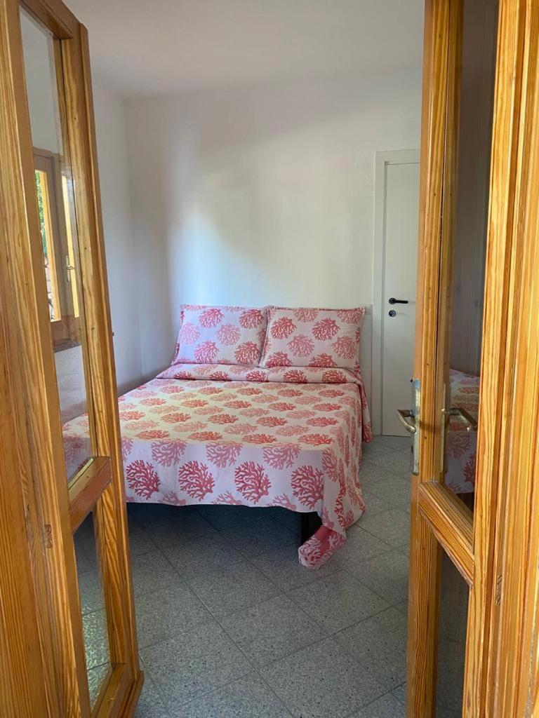 Aparthotel Le Stanze Del Mare Golfo Aranci Habitación foto